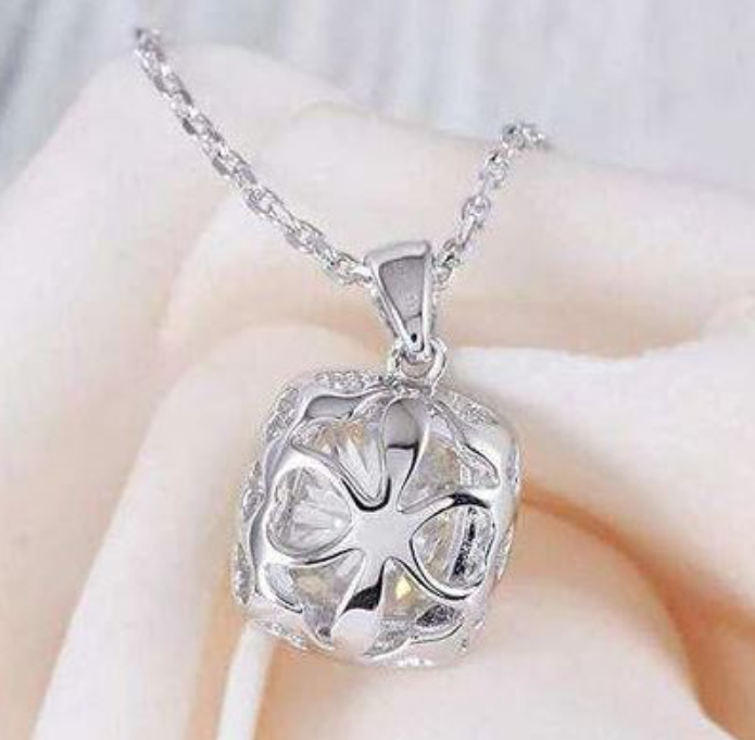 Doveggs premade 18k white gold cushion moissanite pendant necklace(pendant only)
