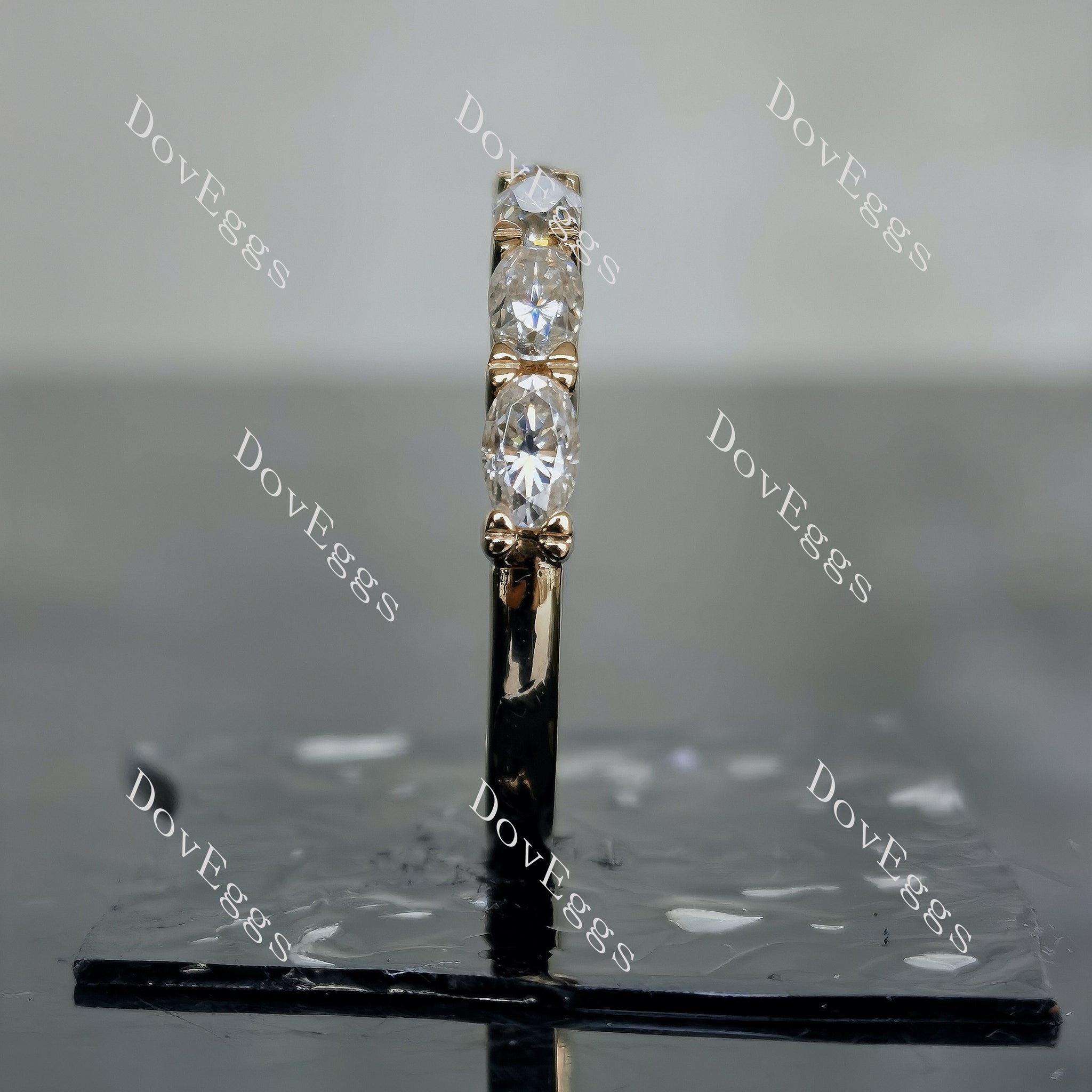 Doveggs oval seven stones moissanite/lab grown diamond wedding band-2.5mm band width