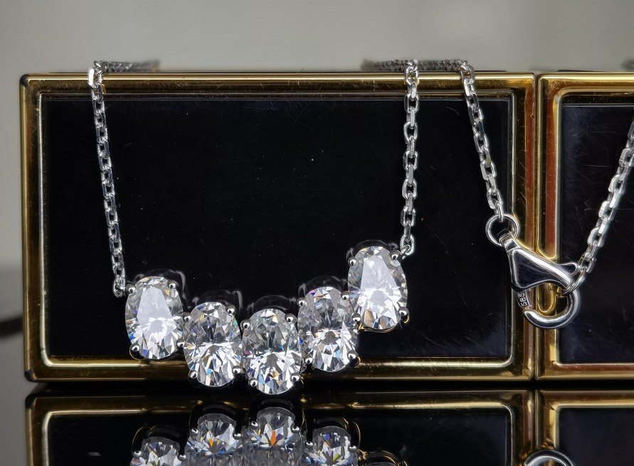 Doveggs 2.5 carat oval cut five stone moissanite pendant necklace for women