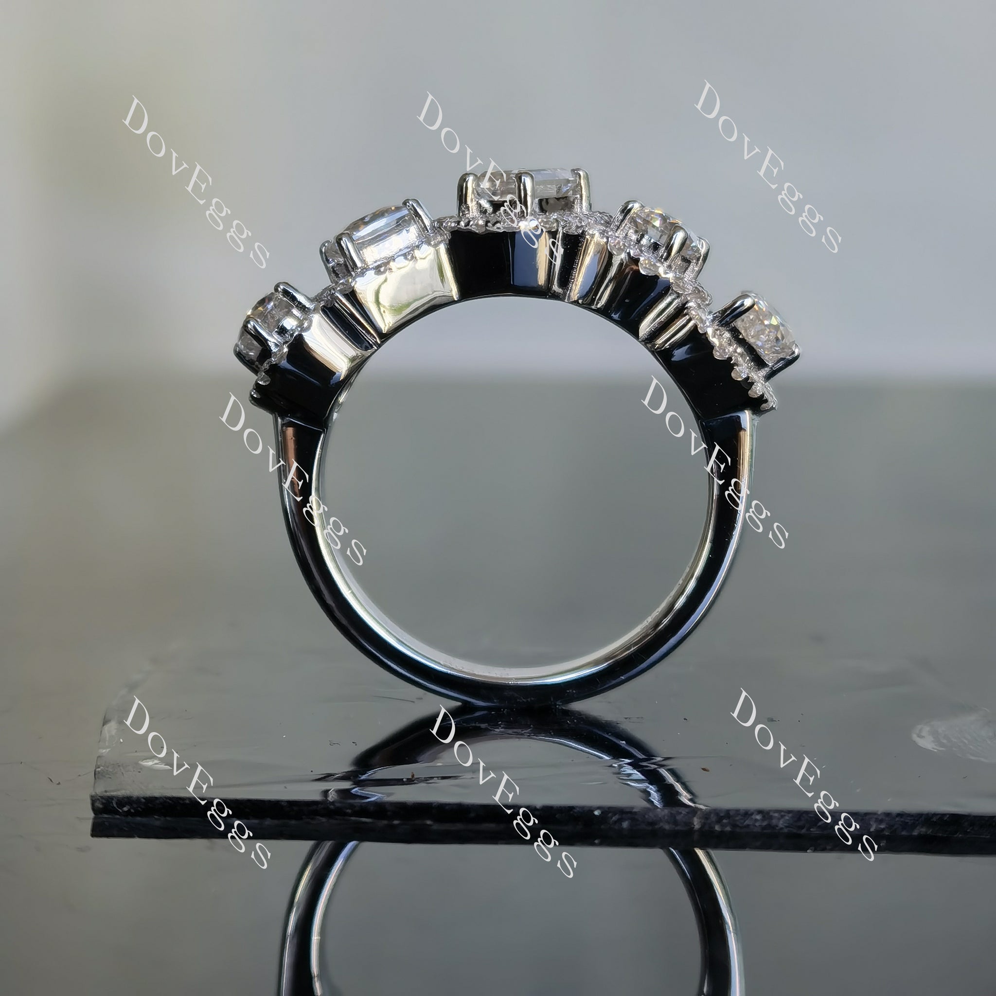 Doveggs oval/princess/emerald/round/pear stones moissanite/lab grown diamond wedding band-2.4mm band width
