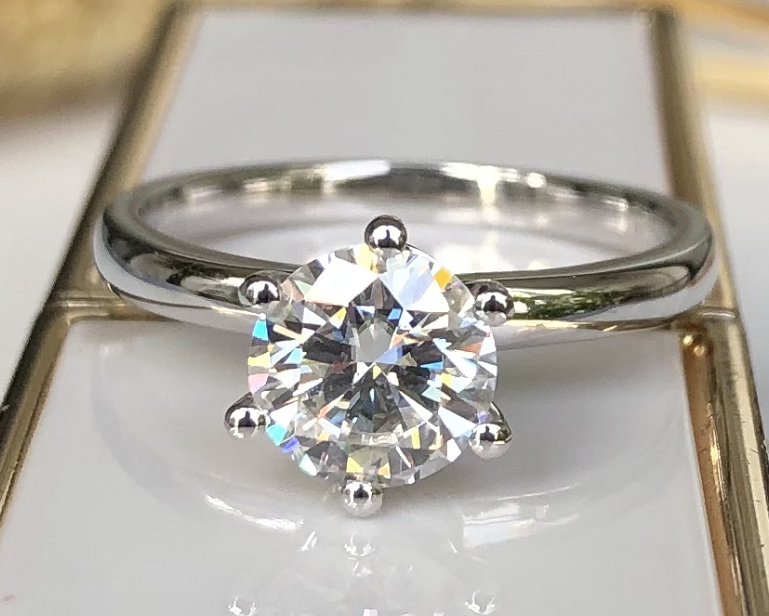 doveggs solid 18k white gold 1 carat EF color moissanite ring