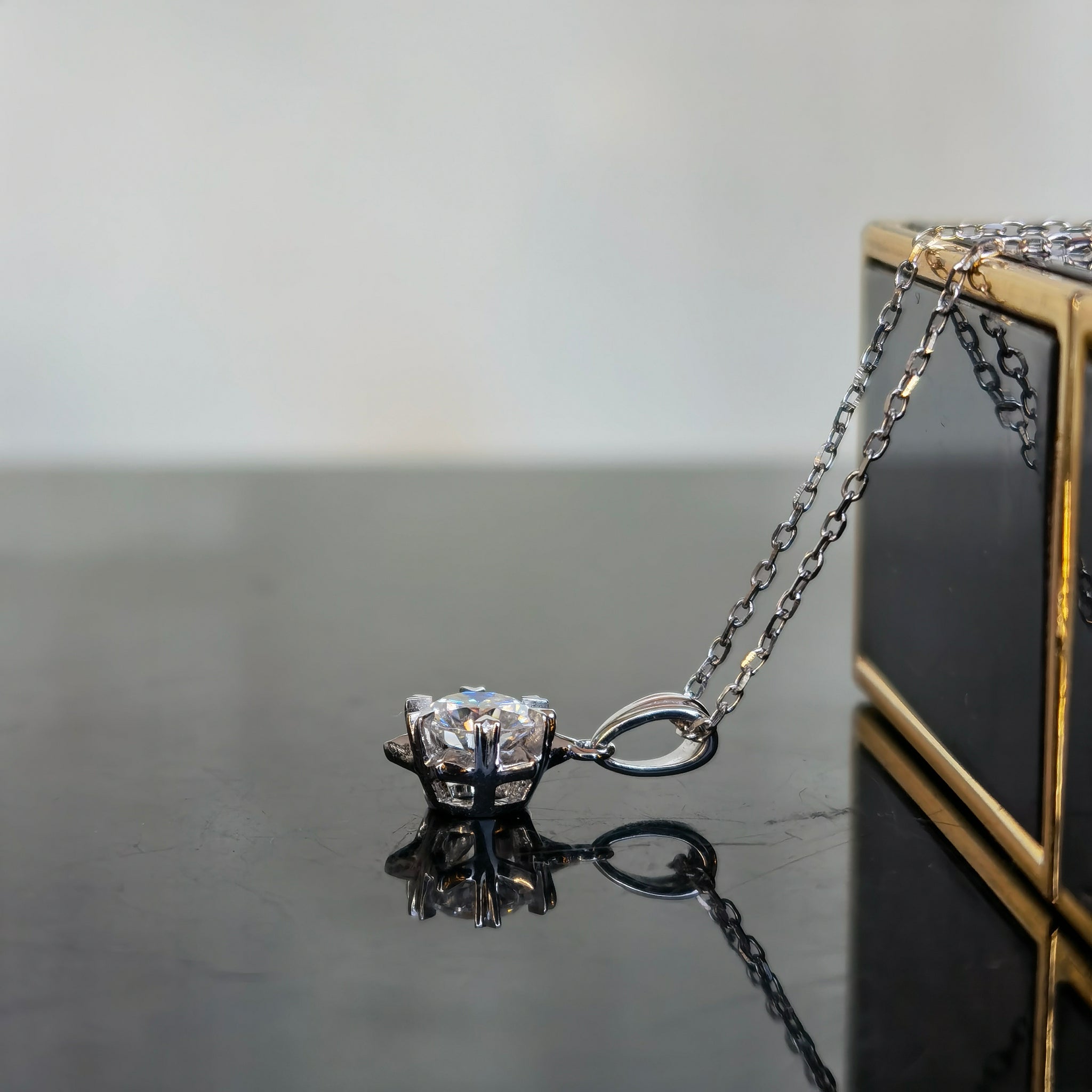 Doveggs premade solitaire 0.5ct moissanite pendant necklace (pendant only)